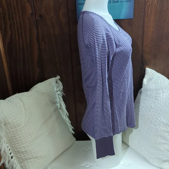 Size M Lululemon Purple Striped Long Sleeve Reversible Shirt - Picture 3 of 16